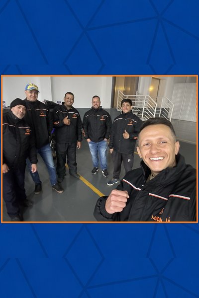 Equipe Manda Já com os novos uniformes