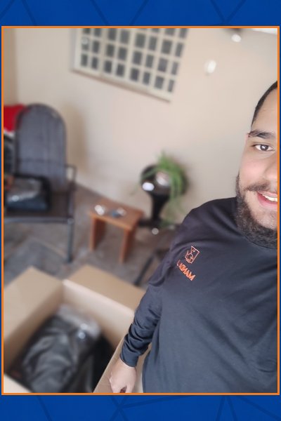 Entregador Manda Já com o novo uniforme